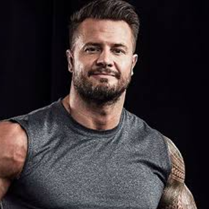 celebrity Bobby Holland Hanton